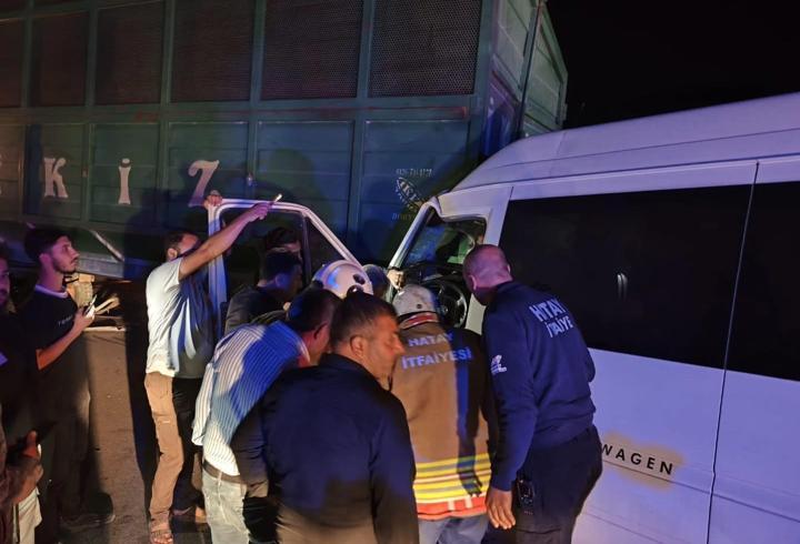 Hatay’da feci kaza: 14 işçi yaralandı