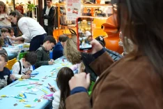 Kırmızı Karavan Projesi ile Çocuklar Geleceğe Umut Taşıyor